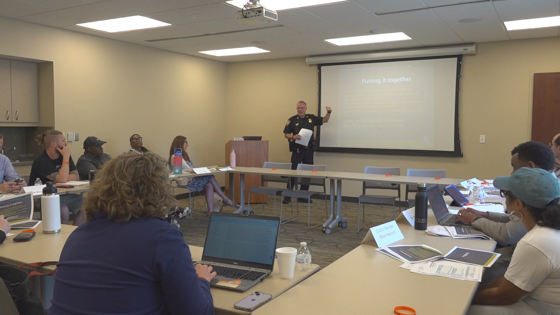 Roanoke Gun Violence Prevention Committee discuss strategies at meeting - Vimarsana News